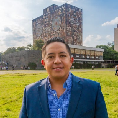 Licenciado en Derecho por la UNAM l Orgulloso chintololo l