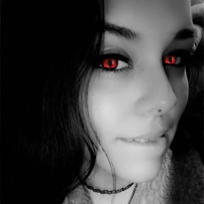 Goth mommy, Brat for Daddy 😘, and I’m reallllyyyy fun to play with 😉🥵