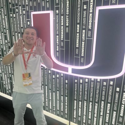 @CanesInsight Contributor. Believer in ✝️. Proud father of 2 amazing children. Just a guy who enjoys Canes Football and Recruiting #CanesHypeMan🙌🏻