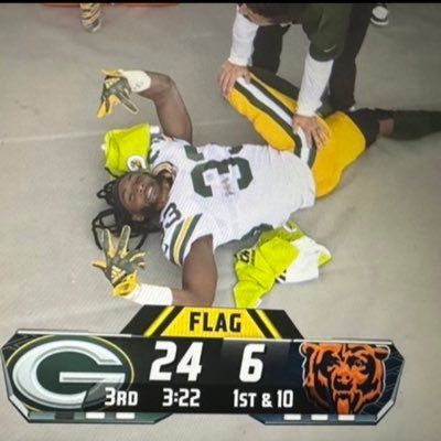 Chi Bears suck, I like fields cause of OSU and the packers should be 3-0 twitch: mystyc__7