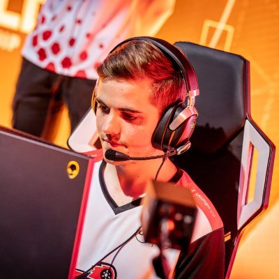 21 🇳🇱 | Rocket car ball player since 2012 | Streaming on https://t.co/Kz71x7xB5q
Contact me at: localbananah.inc@gmail.com
09-23-2022 💜