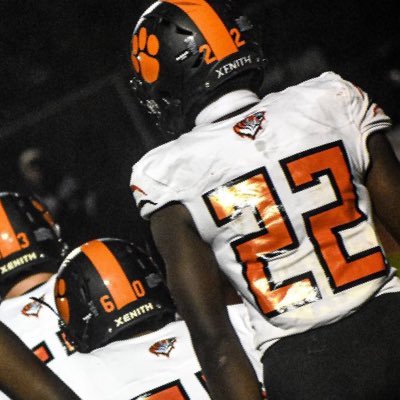 Belleville High School RB/LB 25' 3.0gpa email: raymondjr2407@gmail.com phone number: 734-277-5745 Height & Weight-5'11, 200