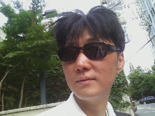 현실을 외면하지 못하는 세련된 삶.
