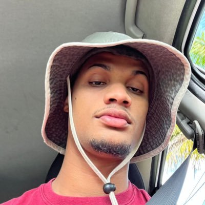 theo_vibes's profile picture. CEO: je comprends pas rien ; - bonsoir le groupe - ||| Je fais des trucs devant et derrière une caméra.