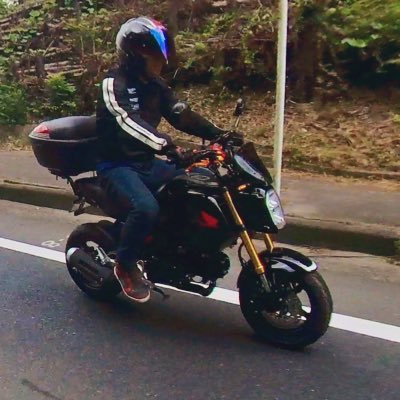 1966年製 。土曜日にバイク🏍で走ることが多く、日曜日は野球⚾️ 。野球のシーズンオフ（冬）はスキー ⛷。バイク歴は40年、大型二輪は2019年に取得しました。大型2種免許所持（平成11年に取得） 愛車:グロム グランドアクシス100          ニンジャ1000SX 40TH