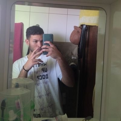 Streamer da twitch , se puder dá uma passada lá ! Bjs seus lindo , me acompanhem aqui e no insta