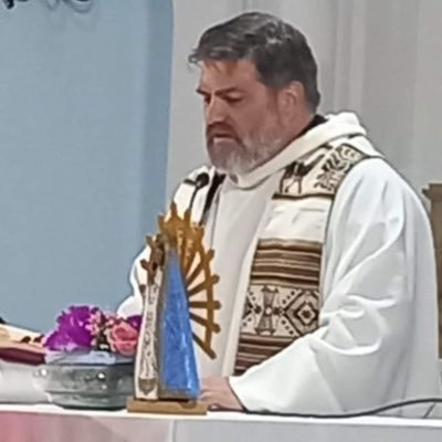 Mi hogar es una mesa y un vaso de vino, cualquier lugar mi casa al partir el pan. Sacerdote del Sagrado Corazón de Jesús de Betharram.