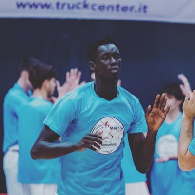 Bballer🏀🇸🇳