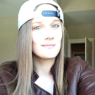 MCExplainsItAll's profile picture. Random internet lady either talking about sports or Taylor Swift