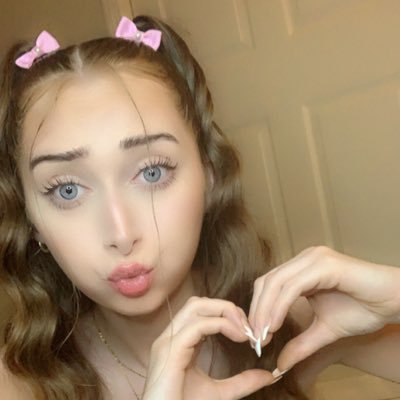 VERIFIED | 21 y/o 🍭 | 4’11 & 90 lbs | 32B 🍒 | Switch | NO MEETS |