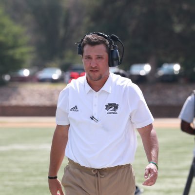 WR's Coach @NWUFootball | Director of creative & Emerging media |Graceland Univ. Alumn |Tampa, FL☀️🏴‍☠️| Recruiting areas are KS, FL & AZ |