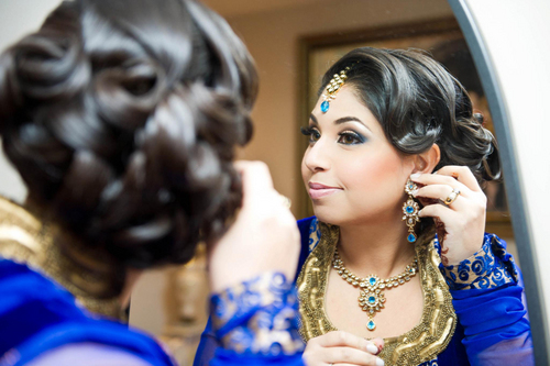 Just a girl who writes a blog about life as a Makeup Artist, Social media addict, Wife, mom to-be & Everyday Woman!