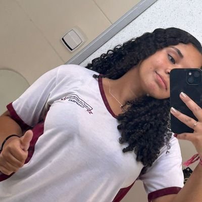 apenas mais uma usando o Twitter como terapia
insta: @camilly_vittoriah