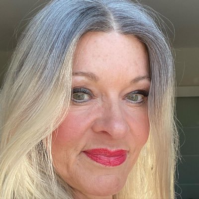 elisa_zuri85306's profile picture. 