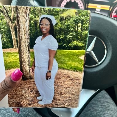 RetteTheGod's profile picture. #ForeverBlessed ✨✨✨ IG: laurarose090_