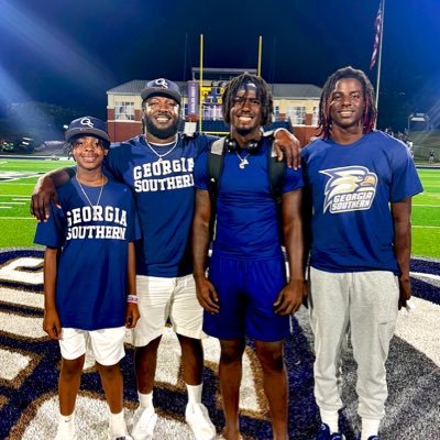 #GOD1st #LaFamilia #TheFamily #Bears #Patriots #Eagles #Panthers #GSU #CAU #GREEN Family👑 Proud Father of @PrinceGreen_11 , @TonyGreen_13 & #ZionGreen .