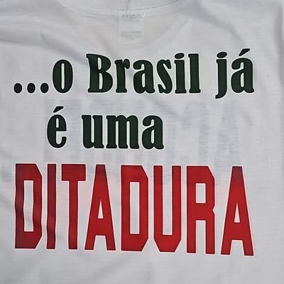 Patriota, Cristão 
Ex petralha (mas nunca roubei nada de ninguém).