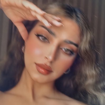 عند موتي ي صديقتي خبئي لي بين الأسحار دعوه حادثيني كل ليله ضُمي اسمي في دُعاكِ واطلُبي لي الجنه ✨. . 🍂