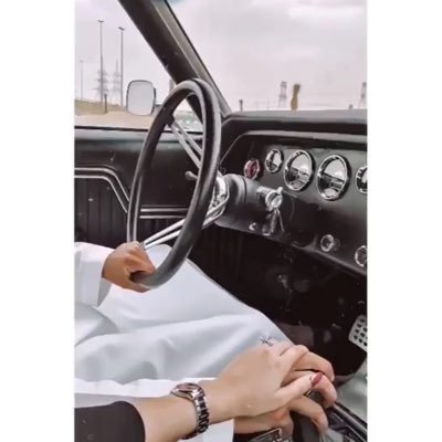 وكل عتمة صادفتنا من شرفة هذةالحياةسيتسربُ منها النور يوماً ليشرق بنا لماهو قادم 🕊