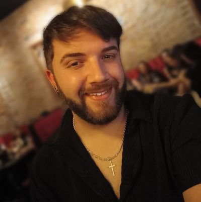'De gargalhadas imensas, sorrisos largos e comentários francos'
Barbeiro, cabeleireiro.