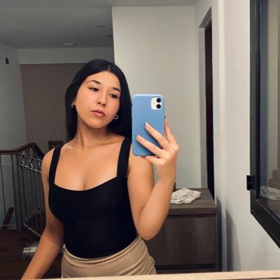 acandeelaa's profile picture. 