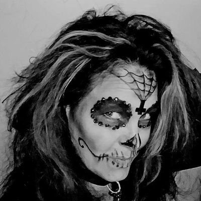 I tattoo,love my kiddos,my animals, friends,MUSIC! ART! Love the ocean.
🤘PHOTOGRAPHY🤘