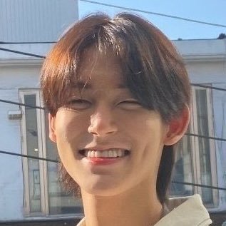 seowonamoroll's profile picture. your average ienin next door