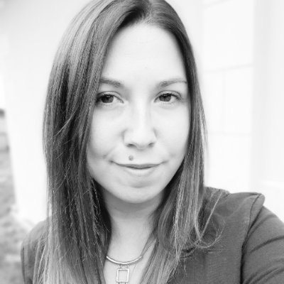 NinaRbn33's profile picture. @Consoneo