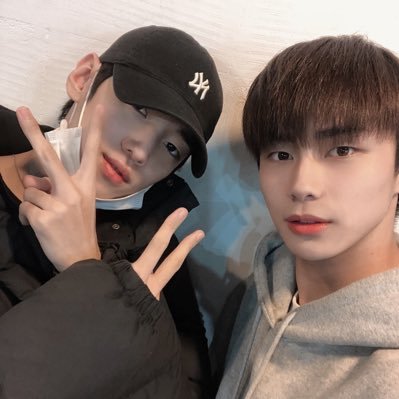 DONGKIZ & DKZ #경윤 #호냥즈 🐯🐱/RTBOT/自娛自樂/搞搞CP/想發什麼就發什麼/bye👋