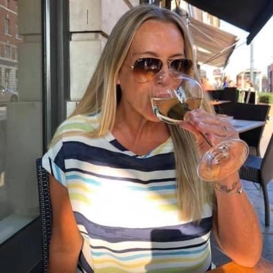 Lover of sport, music, dancing.....and wine. Wife of a proper Kent sort. Hater of Tories. No DMs 🚫