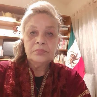 هنر سینما تاتر سیاست . یک زمانی بازیگر سینما تاتر وتلویزیون بودم امروز فقط داغ ایران پادشاهی دارم