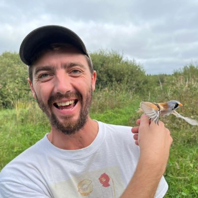 Researcher at School Of Ocean Sciences, Bangor University. COYH 🐝🇺🇦