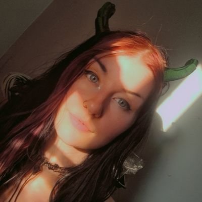 sp:toxictitss please add me 
22 year old goth bisexual gamer cum 
https://t.co/5LnQXUN30N
https://t.co/czU4tdmarM