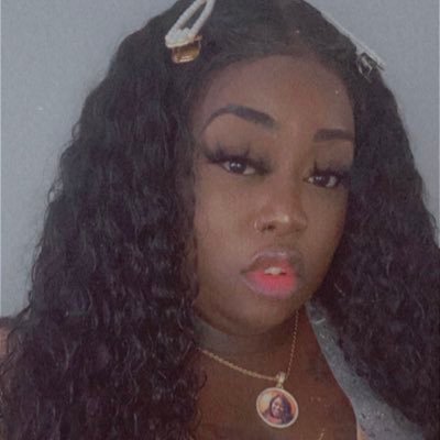 ikanmakeufamous's profile picture. Plus size IT girl