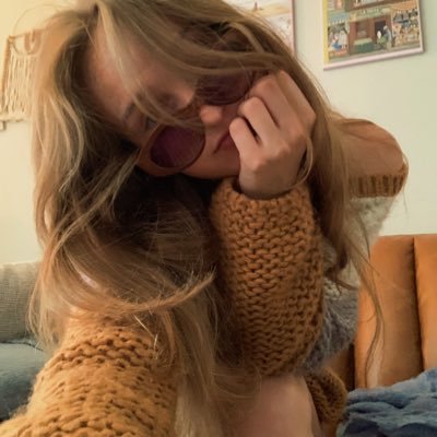 tarrenrosee's profile picture. tweeting into the abyss!