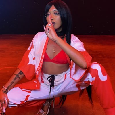 “Never Give Up” Out Now (link below) 🍥  • singer • (rnb & hip-hop) • ig/tiktok: miriamthegoddess • cosplayer • tgp🏴‍☠️