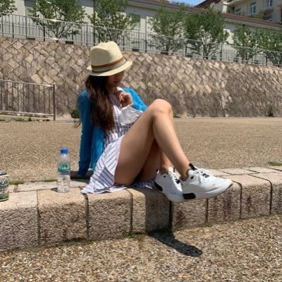 裏垢女子始めました!えちな動画あげちゃう!マン凸はフォロワーから選んでるのでフォローしてね絡んでくれる人ぼしゅー中!!おま。こにシャワー当てるだけ逝っちゃう.年齢はギリロリかな?