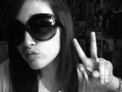 Caittlin_6talt_'s profile picture. Yet another Christmas alone... anyone single? add me at http://go-u‌r‌l.in/3cM