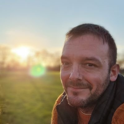 DeanoR82's profile picture. 