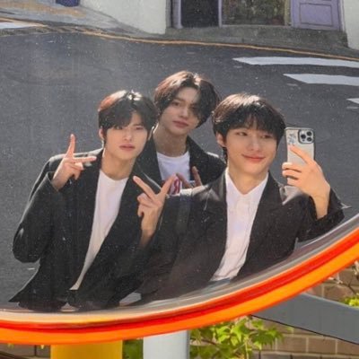 2001yhe's profile picture. 