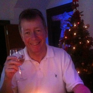 philstuckat53's profile picture. An expat in Dubai - loving the brilliant life out here, but love my beautiful friends and family back in the UK even more :o)