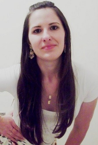 Não sou de demonstrar sentimentos, mas sou cheio deles. Eu sofro em silêncio, amo com o olhar e falo por sorrisos.