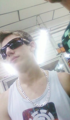 SOU GAUCHO . LOIRO . OLHOS VERDES
LEGAL . PARCERO E UMILDE
DEUS EM PRIMEIRO LUGAR NÉH