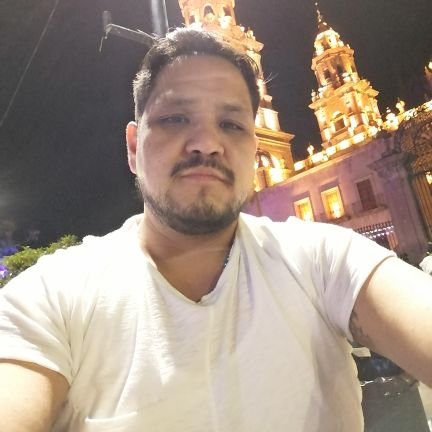 Disfruta de cada momento de tu vida ya qué cada uno te da un sabor diferente.