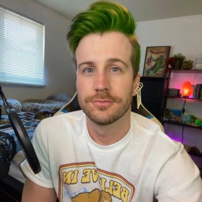 Hi I'm Ryan! UX work. Twitch/Game/Comicbook/TV Geek wanting to connect with the gaming community and make friends. bi💙 he/him