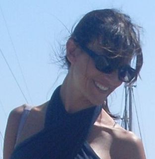 Nutro l'ambizione di essere un pubblicitario. Non so scrivere ma so comunicare. Mamma di Elia. Ho un'agenzia dove hanno preso residenza altri 12 figli.