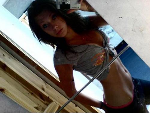 Yet another Christmas alone... anyone single? add me at http://go-url.in/3h5