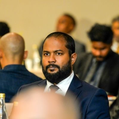 އަޅުގަނޑަކީ މޫސަ ތަކުރުފާނުގެ މުހައްމަދުގެ ދޮންއާދަނުގެ ޒައިނަބުގެ ނާޒިރާގެ ޞޮފްވާން