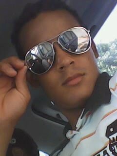 sou o que sou e nao o que acham! vivo a vida do jeitinho que ela é e nao como tem que ser segue e seja feliz