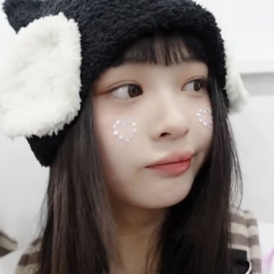 hannidaliv's profile picture. only new jeans & as sserafinas.